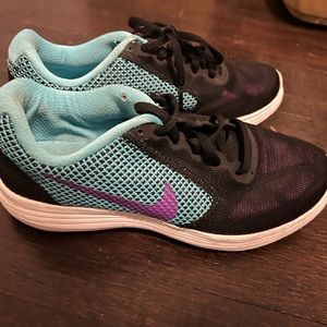 NIKE TWO-TONE WORKOUT SHOES✨lightly worn